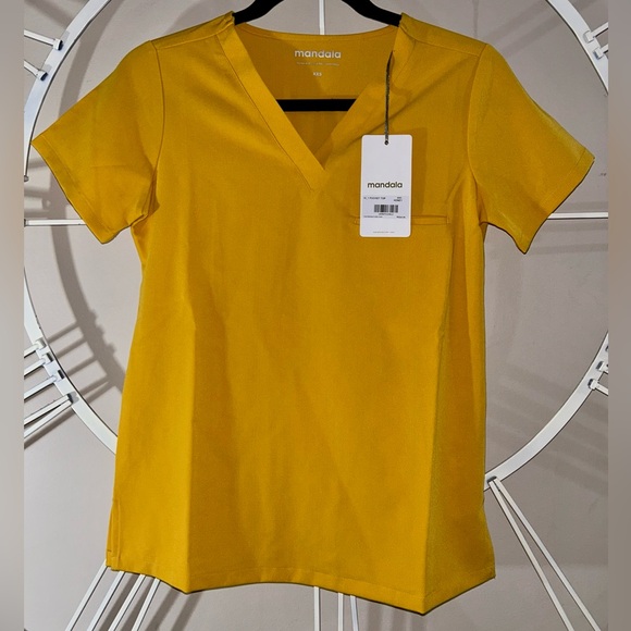 Mandala Women's V-Neck Short Sleeve Scrub Top - Honey - Picture 6 of 6